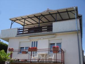 Apartments with a parking space Kornic, Krk - 17083 