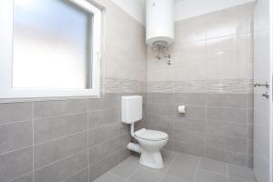 Seaside family friendly house with a swimming pool Slatine, Ciovo - 17231