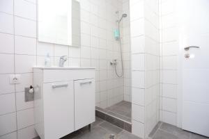 Seaside family friendly house with a swimming pool Slatine, Ciovo - 17231