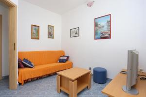 Apartments by the sea Okrug Donji, Ciovo - 17232