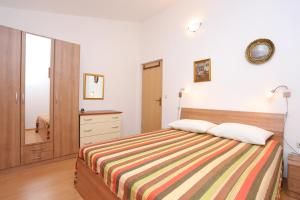 Apartments by the sea Okrug Donji, Ciovo - 17232