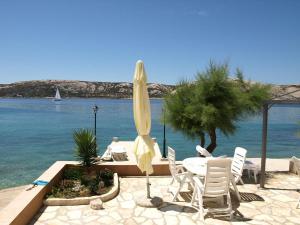 Apartments by the sea Stara Novalja, Pag - 17042