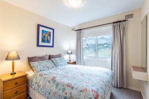 Sunnie Belle, 2,3 Victoria Parade - Unit with water views and air conditioning