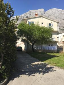 Apartments and rooms with parking space Baska Voda, Makarska - 17277 