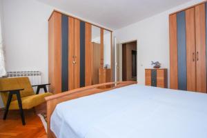 Apartments by the sea Arbanija, Ciovo - 17280