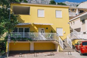 Apartments with a parking space Baska Voda, Makarska - 17300 