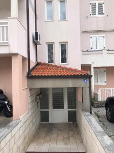 Apartments with a parking space Baska Voda, Makarska - 17304 