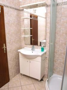 Apartments by the sea Postira, Brac - 17323