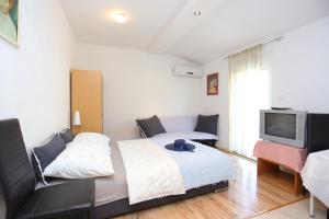 Studio with Balcony room in Apartments with a parking space Podstrana Split - 17053