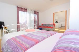 Apartments with parking space Podstrana, Split - 17053