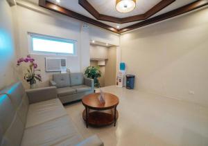 RedDoorz at Travelers Inn Bajada Davao