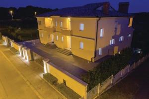 Luxury villa with a swimming pool Pjescana Uvala, Pula - 17131