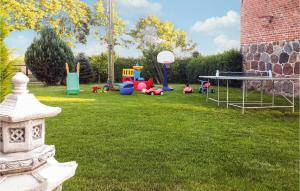 2 Bedroom Lovely Apartment In Retowo 4