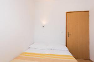 Apartments by the sea Petrcane, Zadar - 17342