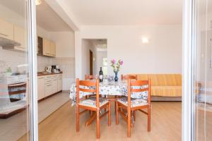 Apartments by the sea Petrcane, Zadar - 17342