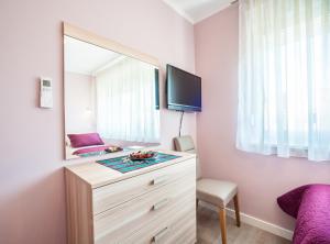 Apartments with parking space Zadar - 17355