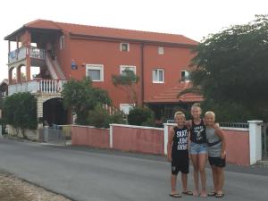 Apartments with parking space Vir - Torovi - Vir - Pedinka, Vir - 17316