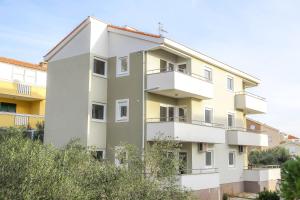 Apartments with a parking space Novalja, Pag - 17364