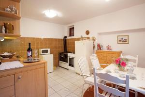 Family-friendly apartments with swimming pool Sustjepan, Dubrovnik - 17308