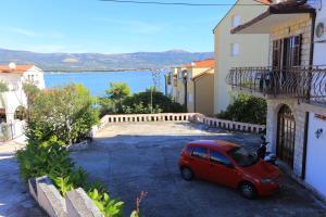 Apartments by the sea Arbanija, Ciovo - 17332