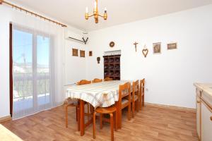 Apartments by the sea Arbanija, Ciovo - 17332