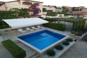 Seaside family friendly house with a swimming pool Trogir - 17358