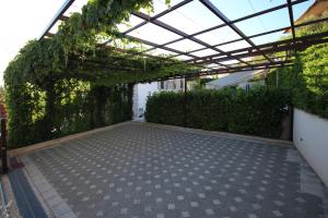 Seaside family friendly house with a swimming pool Trogir - 17358