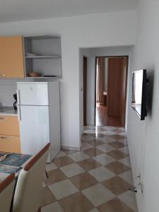 Apartments by the sea Sveti Filip i Jakov, Biograd - 17114