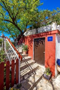 Apartments with a parking space Skrljevo, Rijeka - 17116 