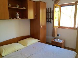 Apartments with a parking space Vinisce Trogir 17062