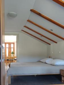 Apartments with parking space Vinisce, Trogir - 17062