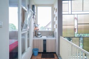 RedDoorz At Villa Akbar 3