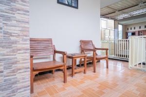 RedDoorz At Villa Akbar 3