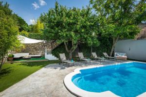 Family friendly house with a swimming pool Vojnic Sinjski, Zagora - 17375