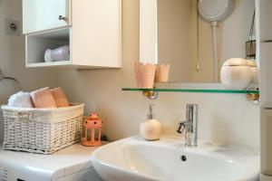 Family friendly house with a swimming pool Vojnic Sinjski, Zagora - 17375