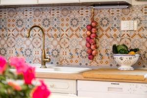 Family friendly house with a swimming pool Vojnic Sinjski, Zagora - 17375