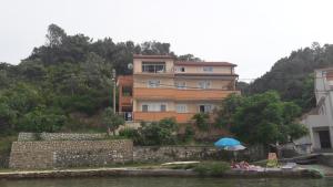 Apartments by the sea Supetarska Draga - Donja, Rab - 17201 