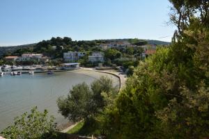 Apartments by the sea Supetarska Draga - Donja, Rab - 17201