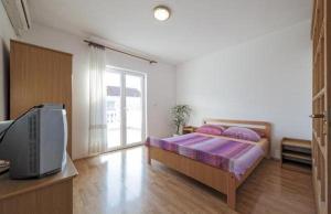 Apartments with a parking space Vodice - 17325 