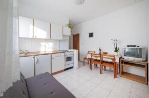 Apartments with parking space Vodice - 17325