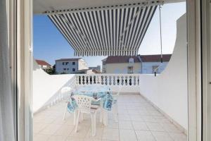 Apartments with a parking space Vodice - 17325