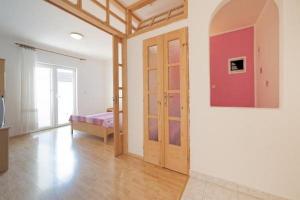 Apartments with parking space Vodice - 17325