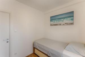 Apartments with WiFi Rijeka - 17401