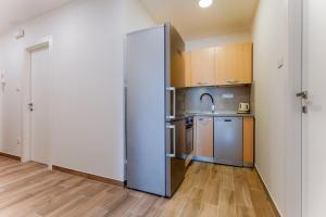 Apartments with WiFi Rijeka - 17401