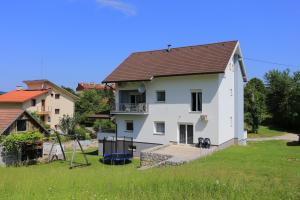 Apartments for families with children Slunj, Plitvice - 17416 