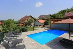 Apartments and rooms with a swimming pool Grabovac, Plitvice - 17531 - Drežnik Grad