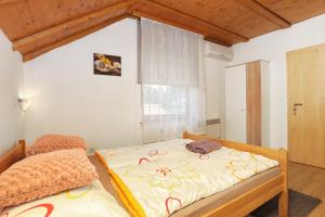 Apartments and rooms with a swimming pool Grabovac, Plitvice - 17531