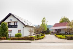 Apartments with a parking space Gornji Vaganac, Plitvice - 17524 