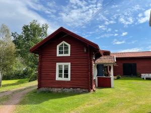 Dalastuga med tillgÄng till badplats