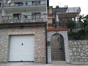 Apartments with a parking space Rijeka - 17186 